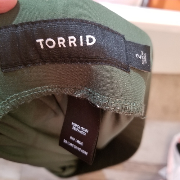 Torrid Capris - Picture 6 of 7